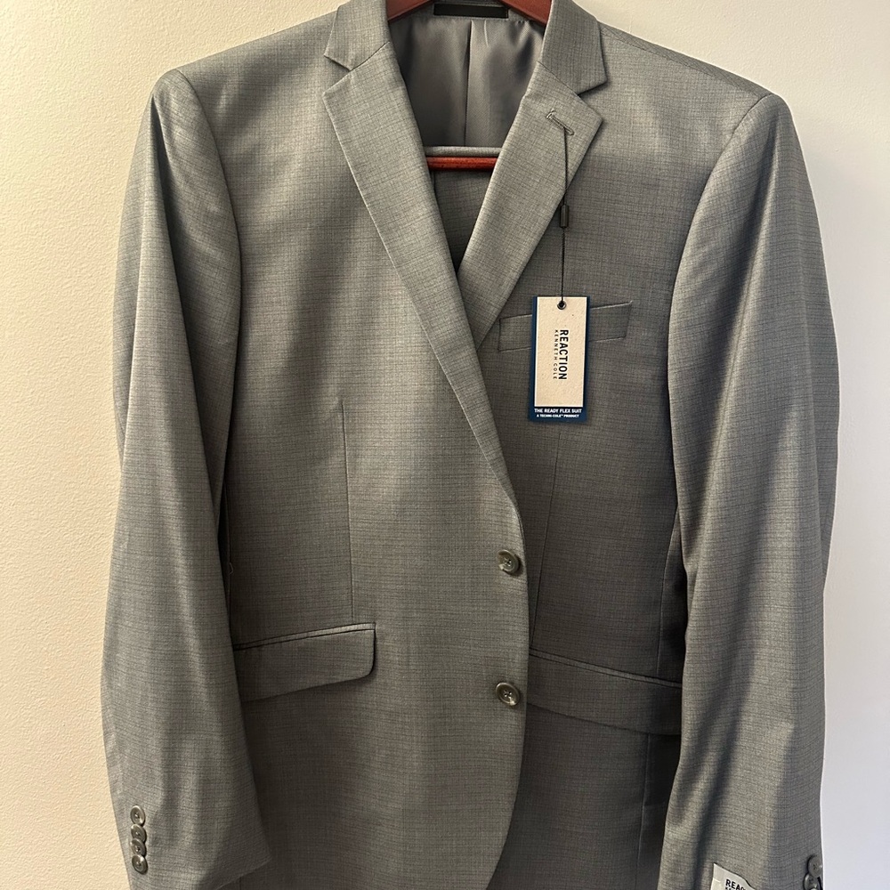 Kenneth Cole Mens Reaction Suit 42R Brand New never worn